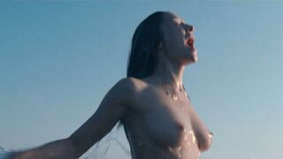 Sonia Mietielica Naked — Into the Wind